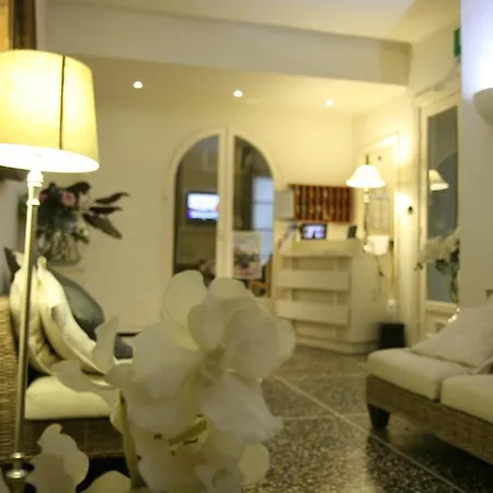 Gabbiano فندق 2*